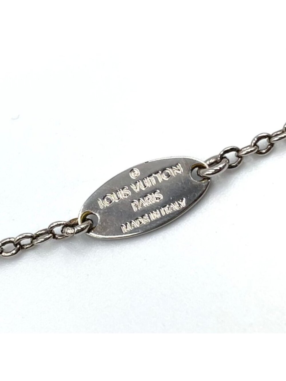 Louis Vuitton Essential Metal Silver Necklace - Picture 4 of 10